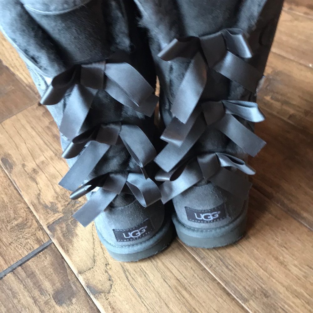 Ugg grey Bailey Bow tall boots size 4 Girls